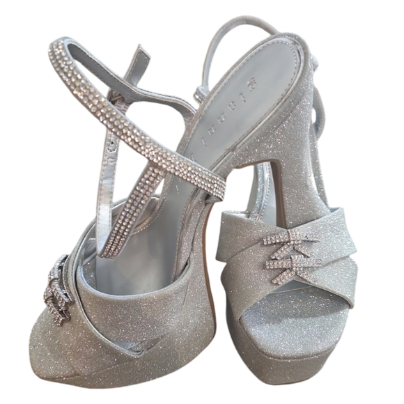 Gianni Bini Silver Platform Sandals Heels NWT sz 9.5 - Picture 5 of 9